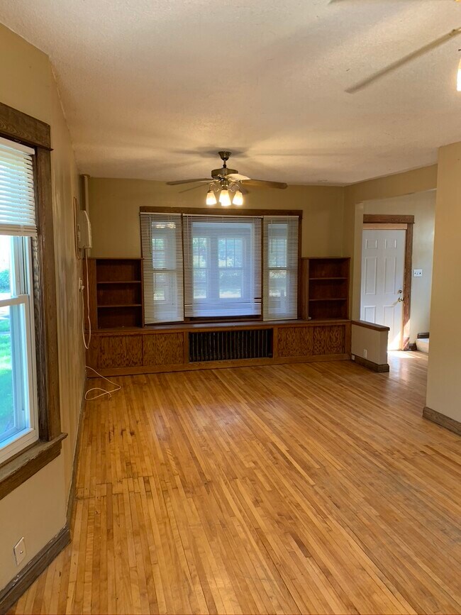 Building Photo - 1664 Concordia Ave