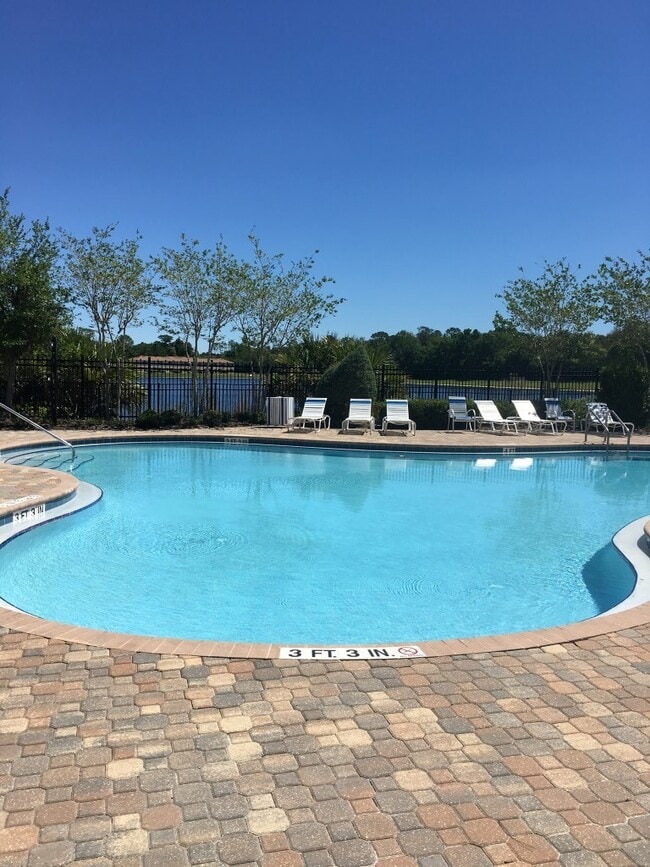 Building Photo - Conserviation View - 3/2.5 Townhome with Lakeside Pool & Lakeside walking trial - gated community