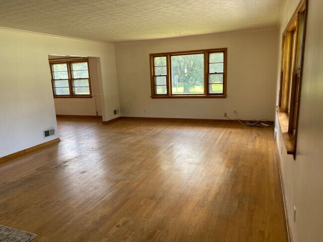 Foto del edificio - Charming 3 Bedroom, 3 Bathroom Ranch Home ...