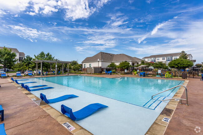 Swimming Pool - Westpoint At Scenic Vista