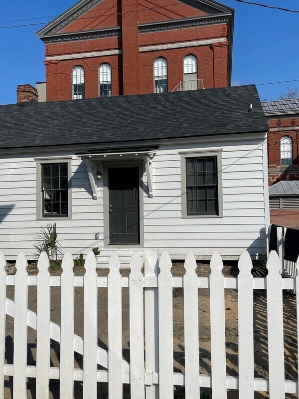 Building Photo - 114 W Anderson St