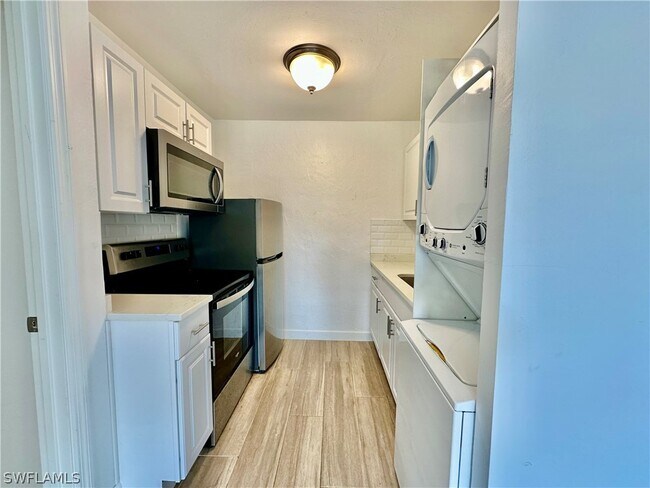 Foto del edificio - 4241 Tarpon Ave