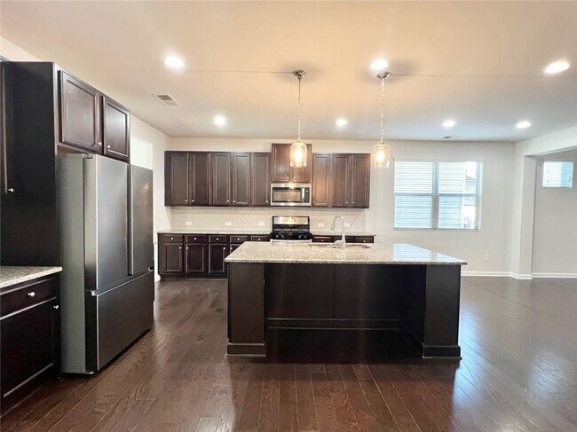 Foto del edificio - 370 Broadmoor Dr