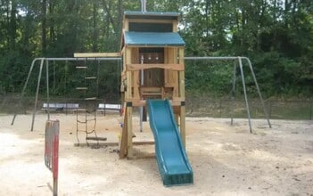 Building Photo - 380 Regal St