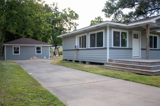 Building Photo - 7003 Hoffman St