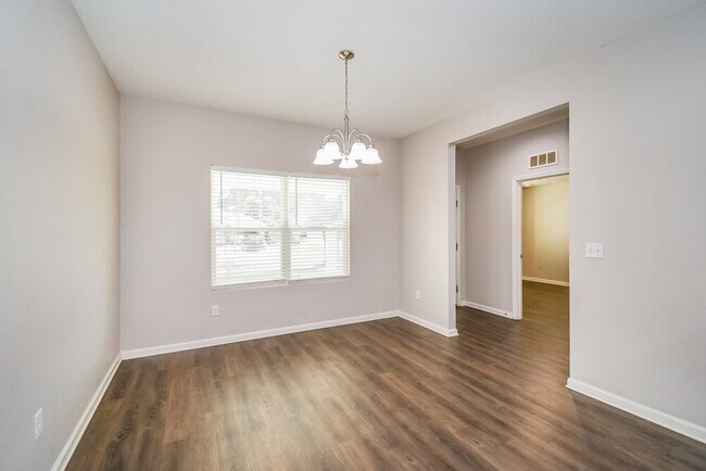 Foto del edificio - 6968 Loris Ln