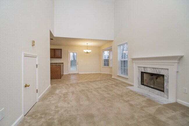 Foto del edificio - 608 Birchbrook Ct