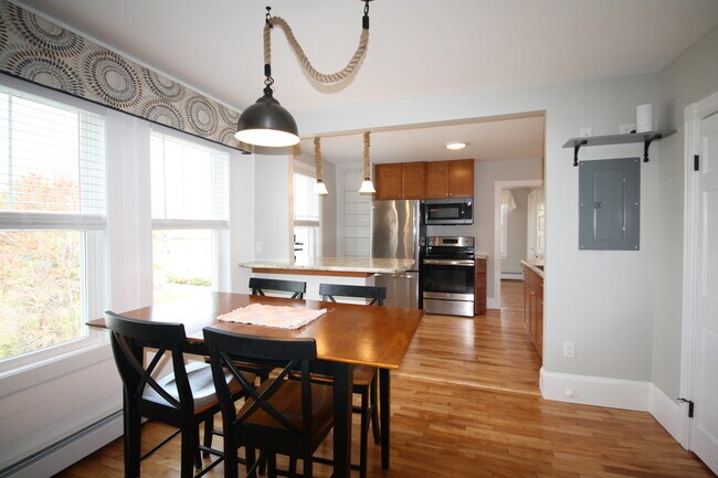 Dining/KITCHEN - 89 Sherwood St