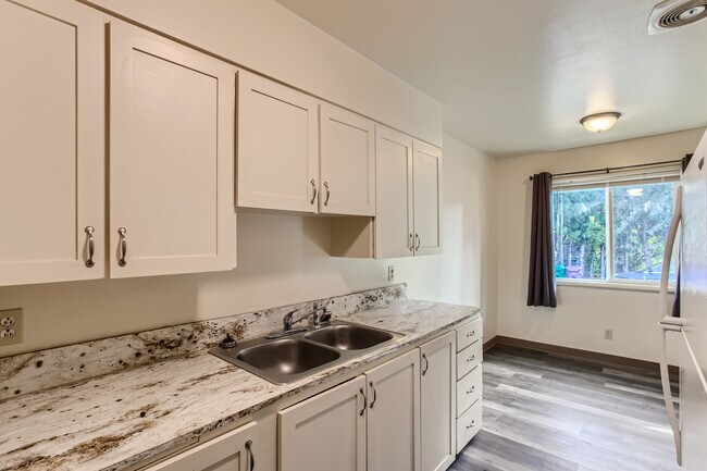 Kitchen - 715 NE 92nd Ave