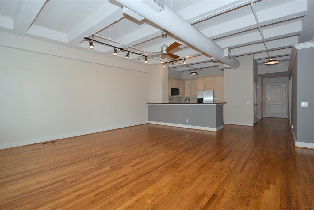 Primary Photo - 1120 Texas Ave