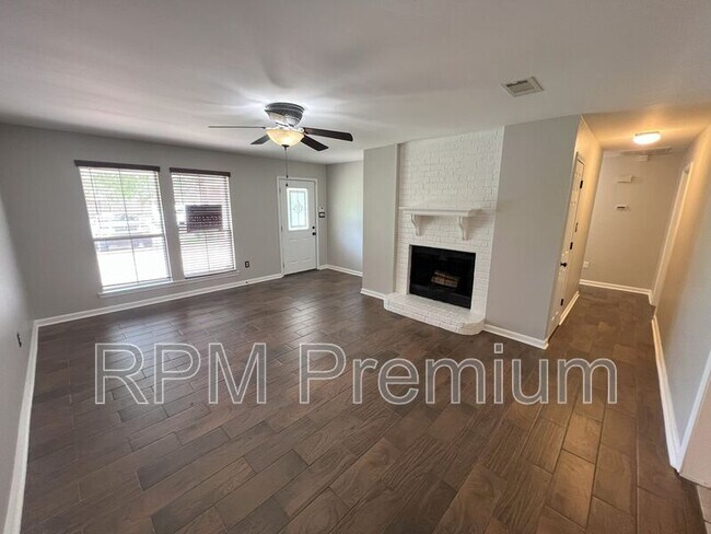 Foto del edificio - 522 Fawn Lake Dr