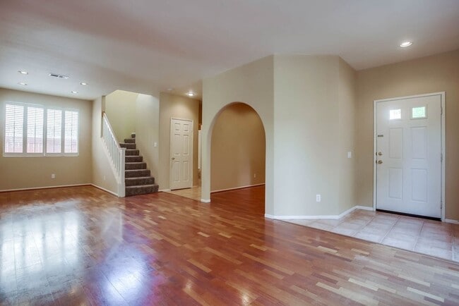 Building Photo - Available Now!! Spacious 4 Bedroom Plus a ...