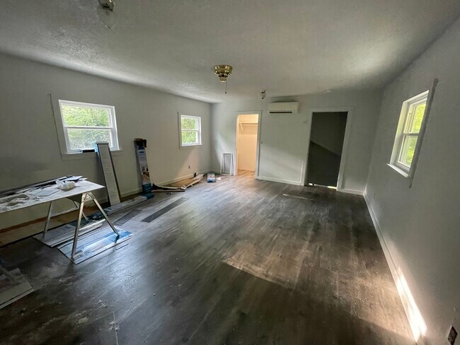 Photo - 9712 Standifer Gap Rd House