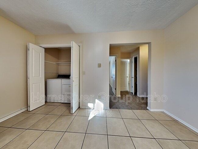 Building Photo - 2101 Meppen Dr