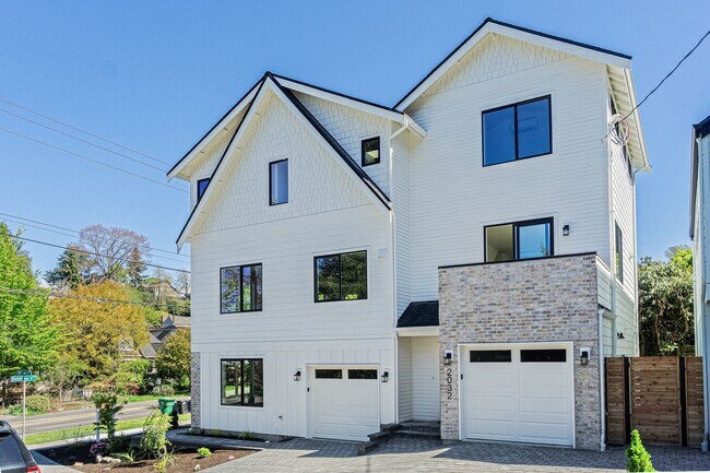 Foto del edificio - Montlake Townhome