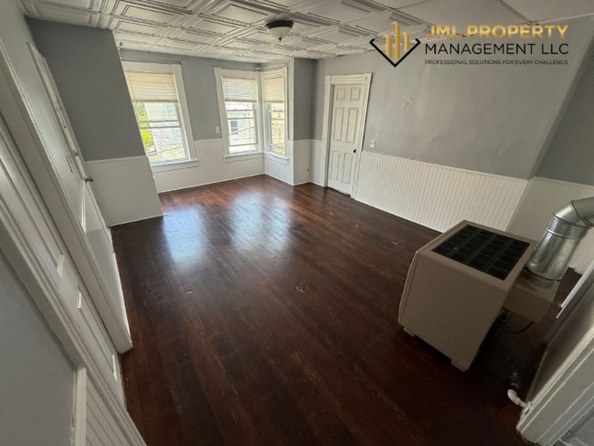 Building Photo - 47 Bogle St