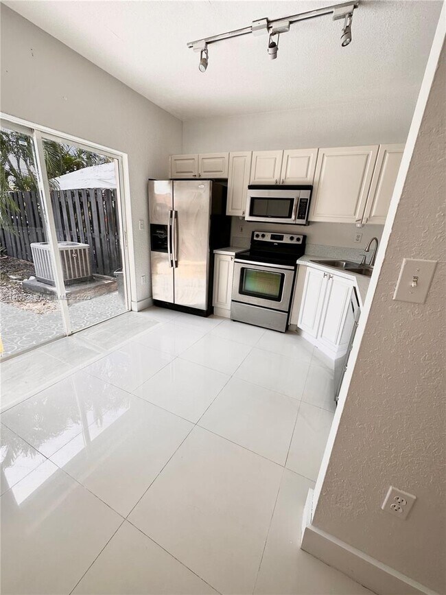 Foto del edificio - 17046 SW 137th Pl