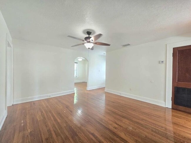 Building Photo - [748/750/756/758] Winfree Ave