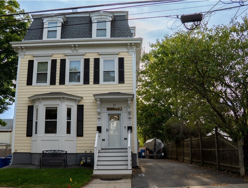 Primary Photo - 17 Emerson St