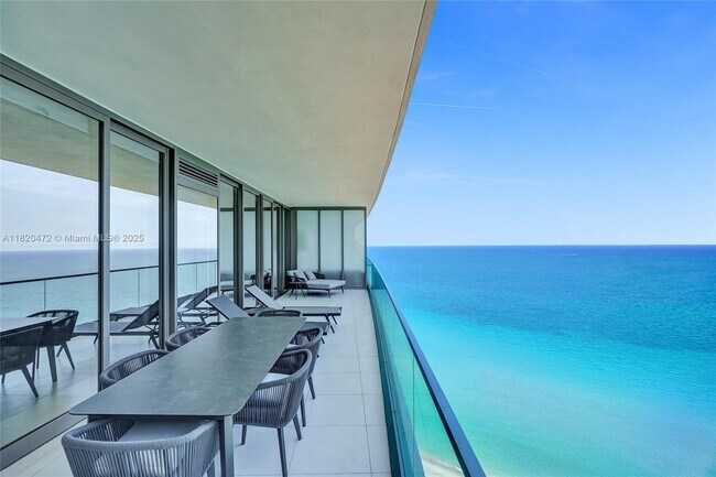 Foto del edificio - 18975 Collins Ave