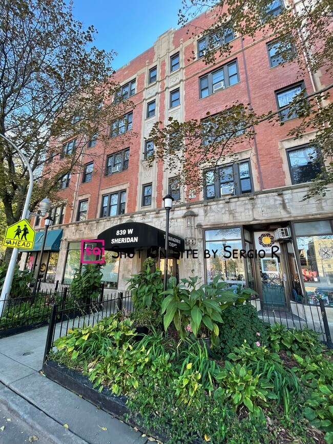 Building Photo - 841 W Sheridan Rd