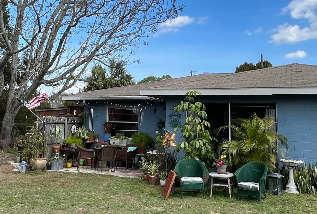Un dormitorio, lanai privado - Tavadora Apartments