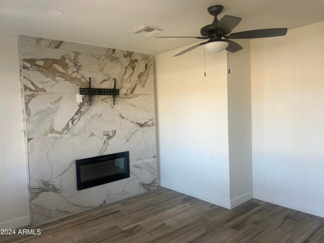 Foto del edificio - 3125 E Oak St