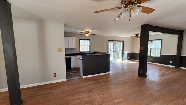 Building Photo - 3401 Oak Ridge Rd