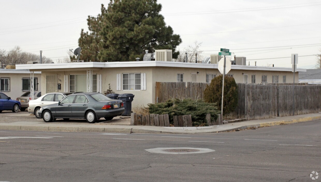 Foto del edificio - 1101-1105 Louisiana Blvd SE