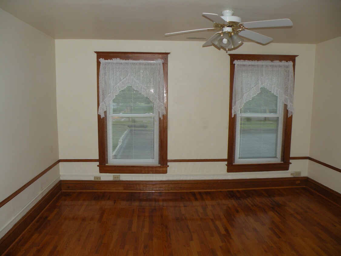 Primary Photo - 510 E Enos Ave