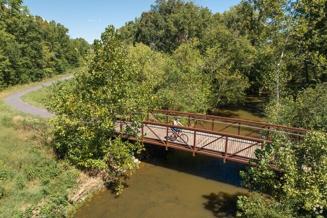 Explore the Cub Run Trail that meanders through London Towne.