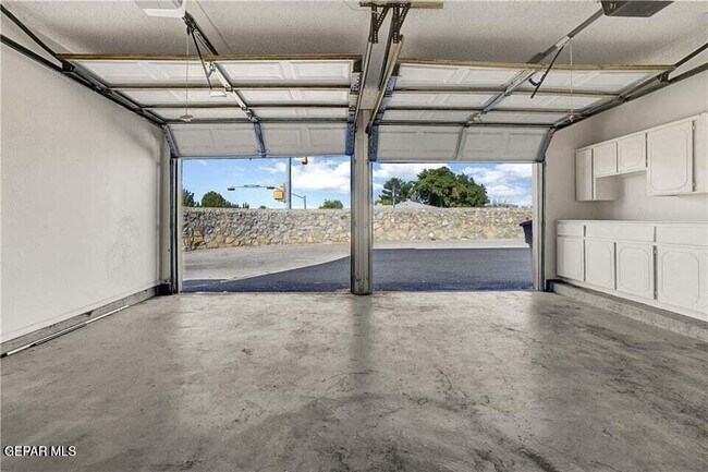 Building Photo - 10601 Cuatro Vistas Dr