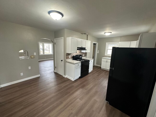 Building Photo - Remodeled 3 bed, 1 bath home for rent in W...