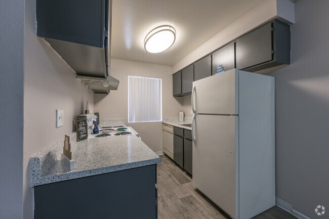1BR, 1BA - 680SF - Kitchen - Hesperian Falls Apartments