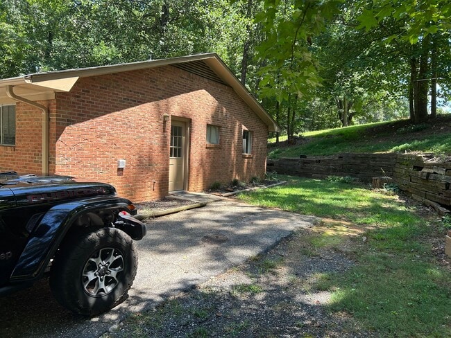 Building Photo - 14 Tanyard Rd
