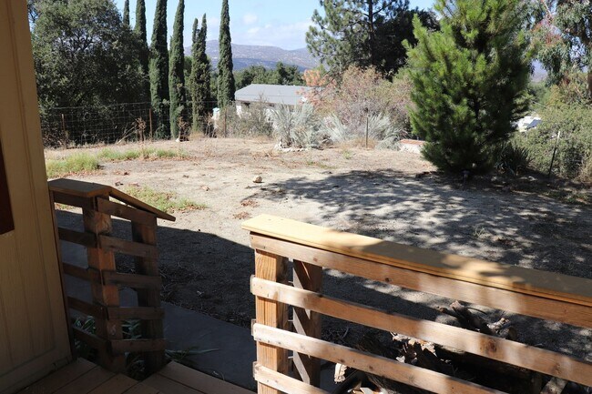 Foto del edificio - 2416 Cedar Dr