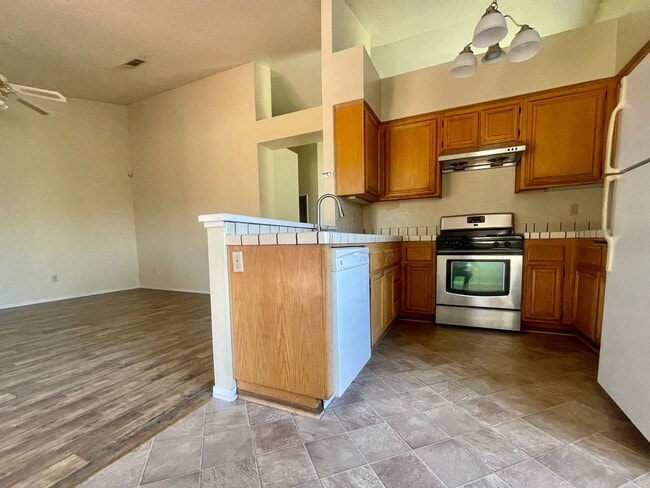 Foto del edificio - PRICE DROPPED !!!! Turn Key 3bed/2bath Hom...