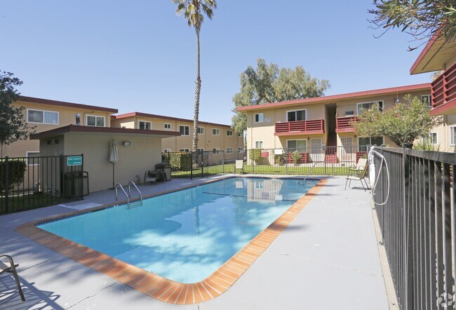 Foto del edificio - 1471 E Calaveras Blvd