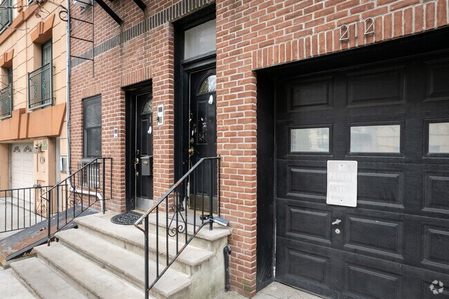 Entrada - 212 Jackson St