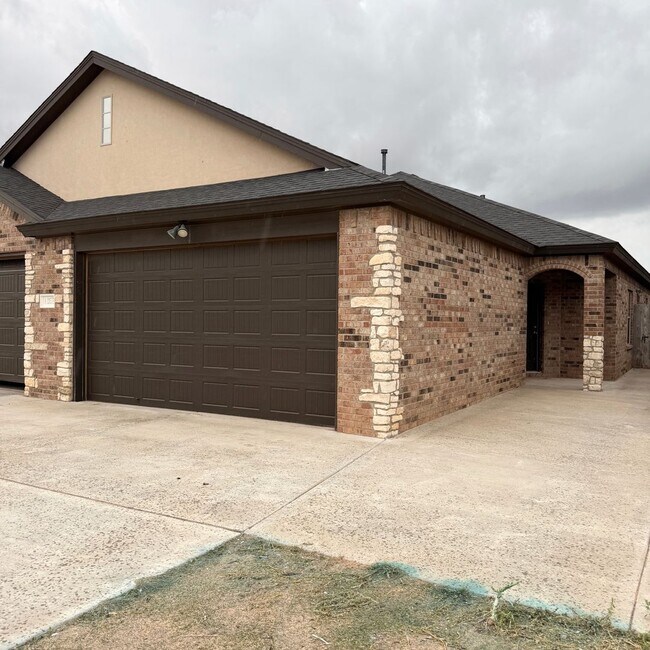 Building Photo - 1215 Preston Trails