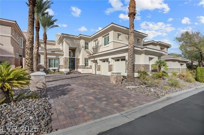 Foto del edificio - 425 Pinnacle Heights Ln
