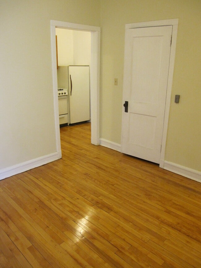 Building Photo - 10 E. Gorham