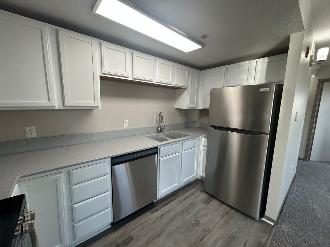 Solid surface countertops, stainless steel... - Solid surface countertops, stainless steel...