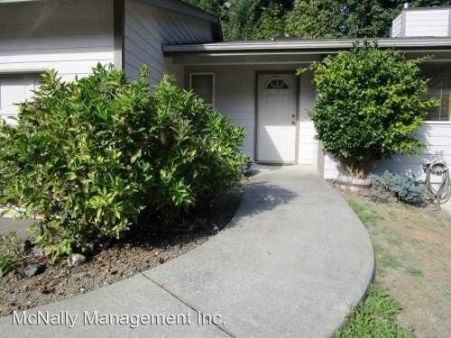 Foto del edificio - 13615-13617 86th Ave NW