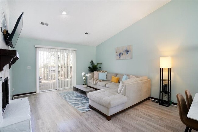 Foto del edificio - 5444 Glen Haven Dr