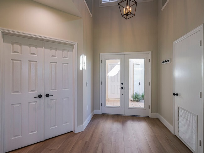Building Photo - 4791 S Newport Island Dr