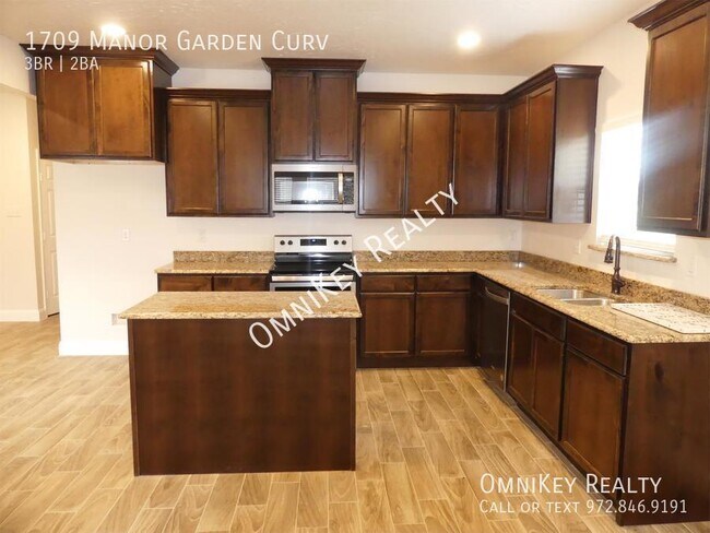 Building Photo - 1709 Manor Garden Curve