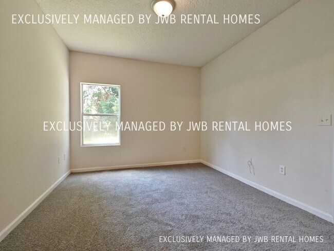 Foto del edificio - 8468 Jasper Ave