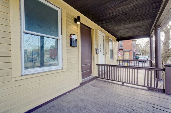 Foto del edificio - 459 Parsells Ave