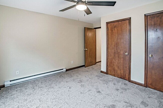 Foto del edificio - Cool Springs townhome featuring 2 Bedrooms...
